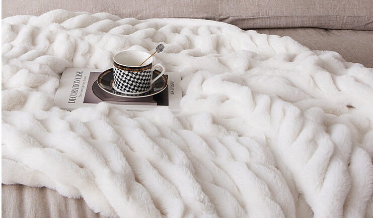 Ruched Faux Fur Blanket white