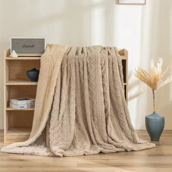 Jacquard Tufted Cable sherpa Blanket