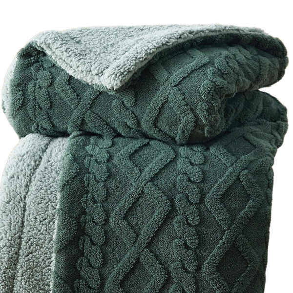 Jacquard Tufted Cable sherpa Blanket