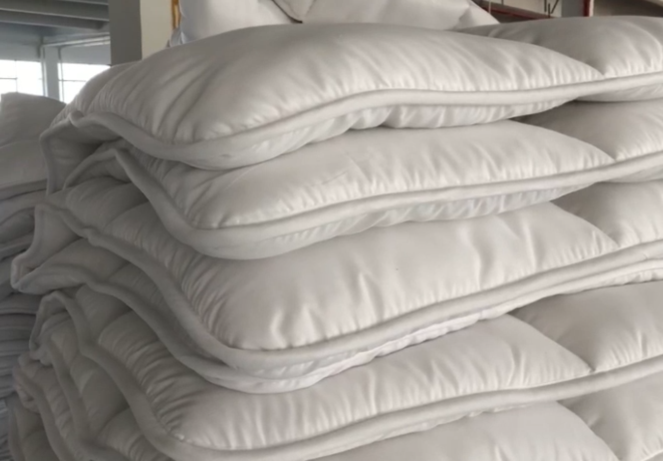 durable wrapped edge hollow fiber duvet