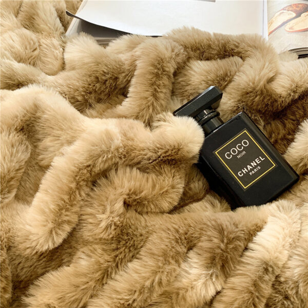 Double-sided Ripple Faux Fur Blanket 2
