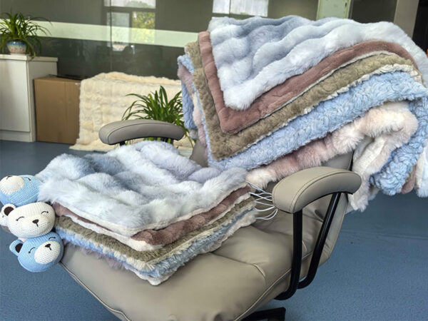Child Faux Fur Blanket Set