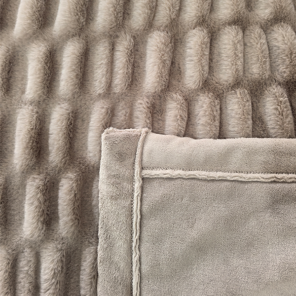 faux fur blanket edge