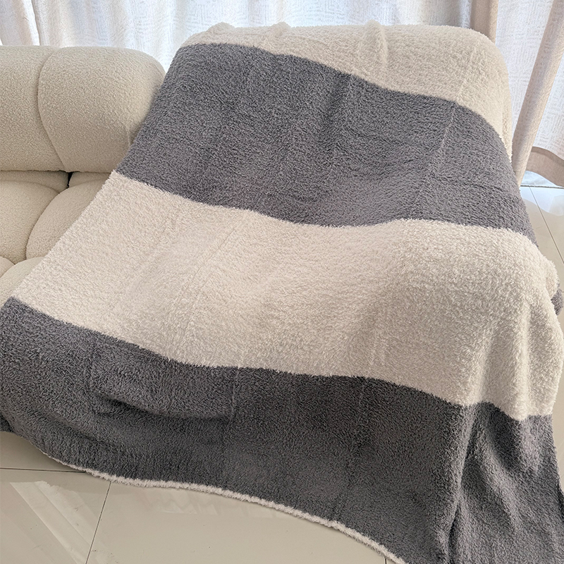 Bamboo-Blend Microfiber Feather Yarn Blanket manufacturer