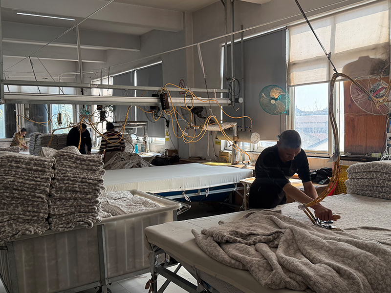 ecozymat feather yarn blanket workshop