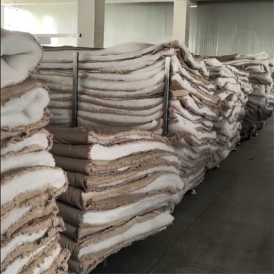 Spread the polyester filling evenly between the top and bottom fabric layers