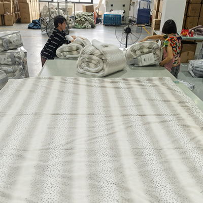 faux fur vomforter packaging